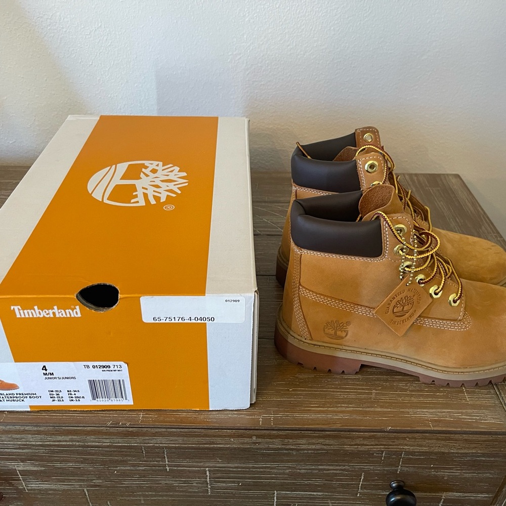 Timberland Classic Wheat Nubuck Boots Grade School Size 4. Worn once.